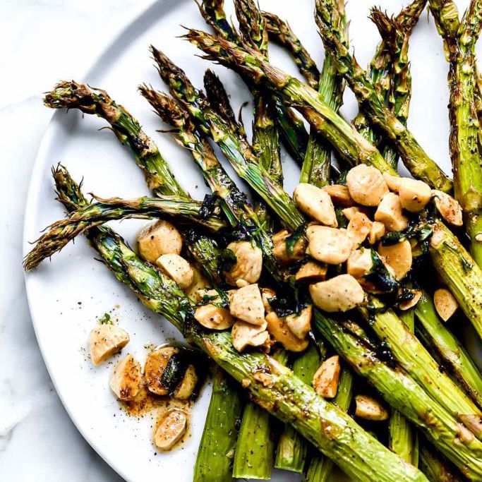 烤芦笋配黄油和杏仁——简易芦笋食谱