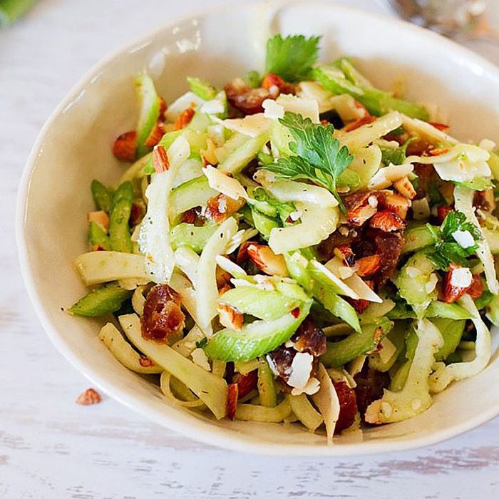 易光明节食谱 - 茴香，芹菜沙拉日期和光头巴马