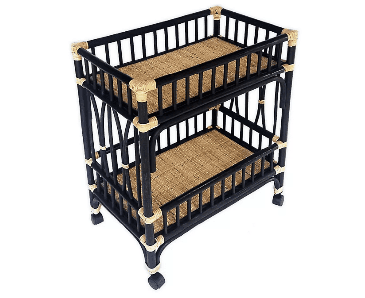 马拉里藤酒吧车在黑色