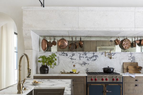 白色大理石厨房。