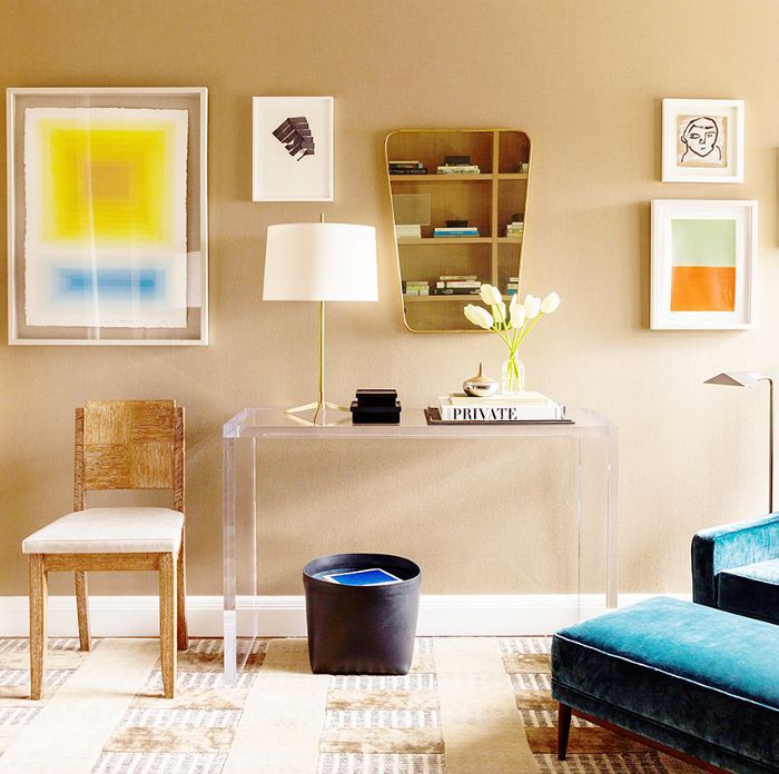 一个配有金色的小麦油漆活