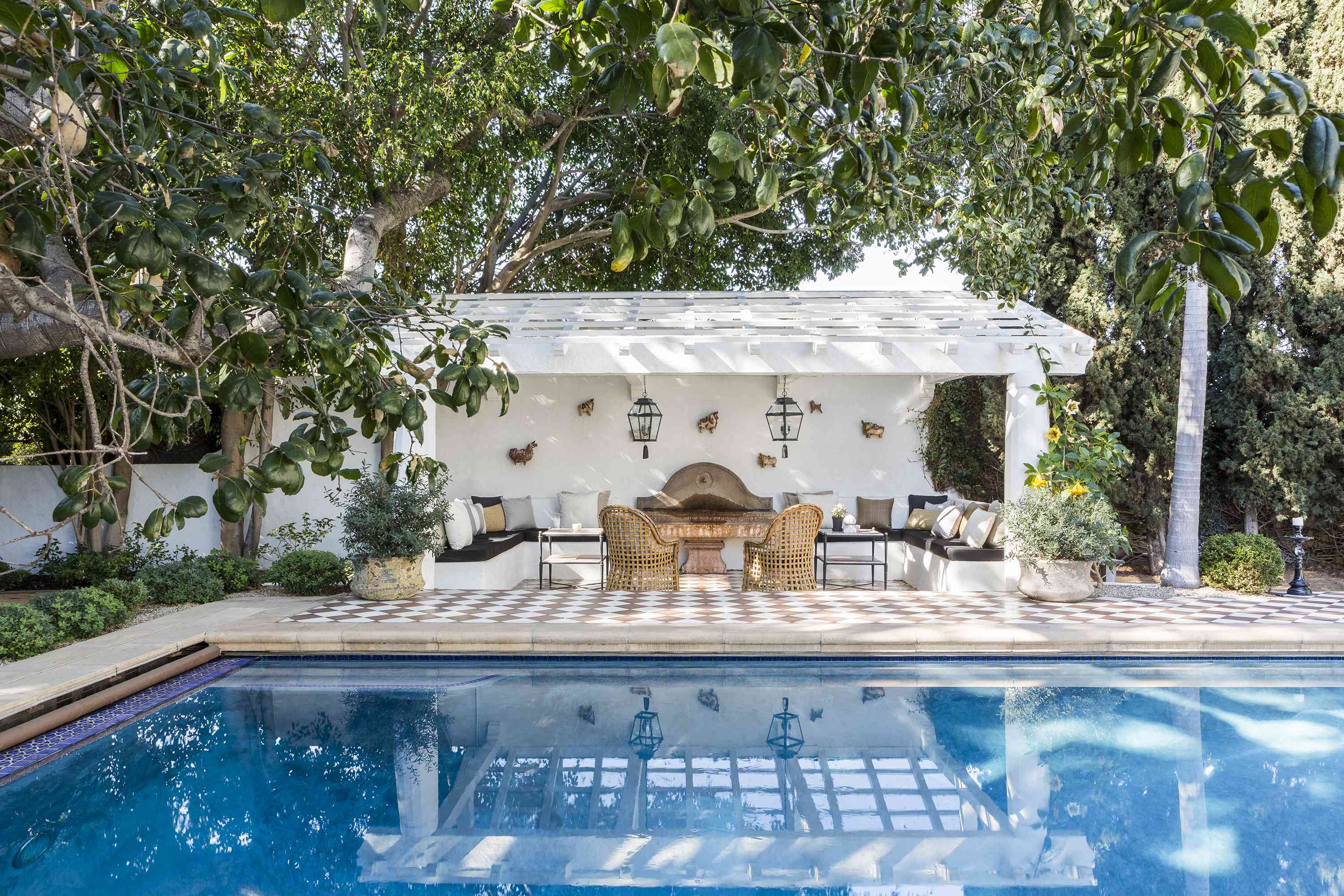 凉棚下的室外客厅。