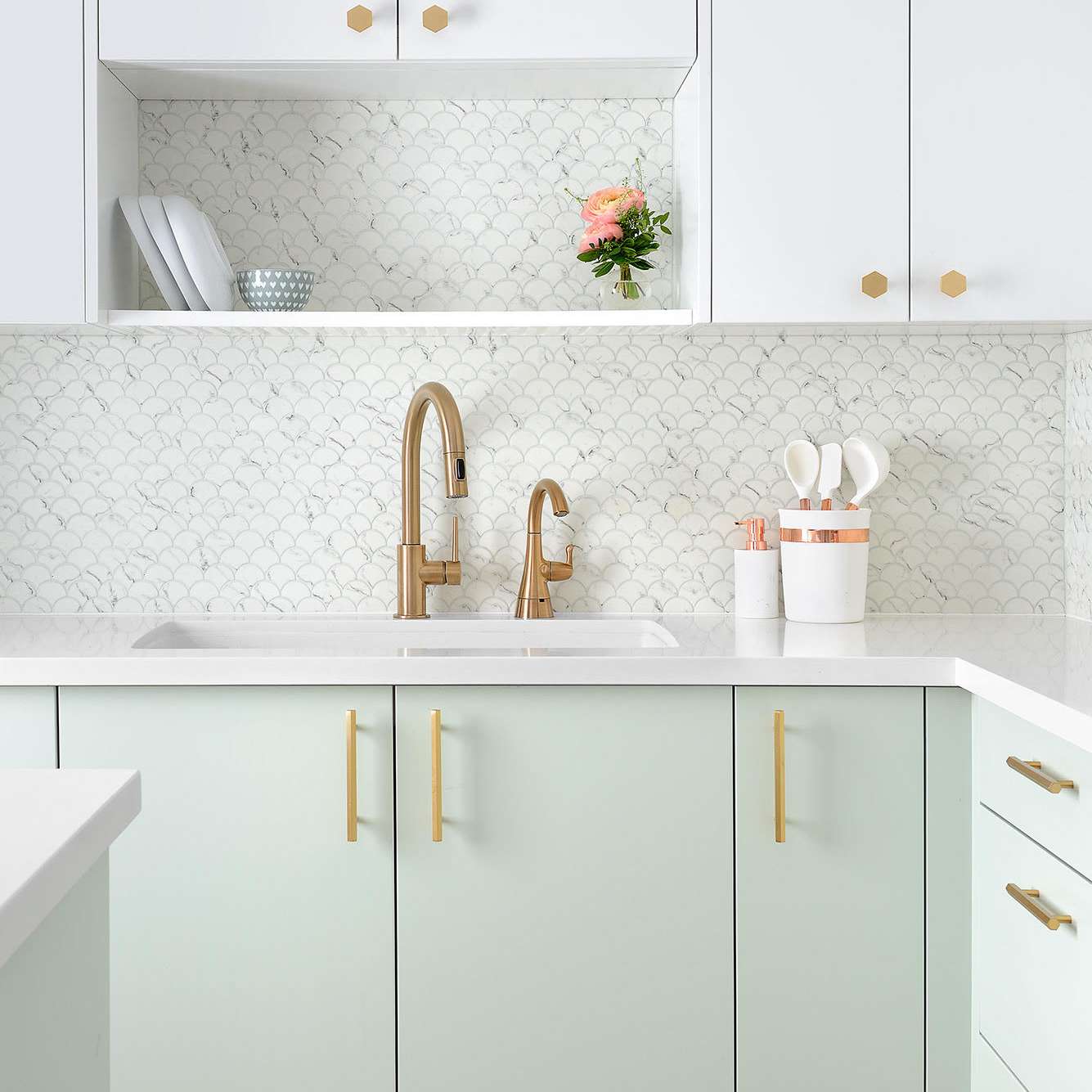 厨房有浅绿色的油漆