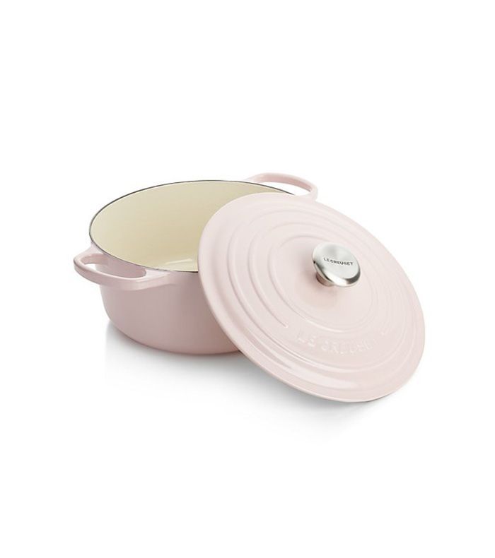 Le Creuset®签名7.25 qt。圆形的有盖的粉红色法式芙蓉烤炉