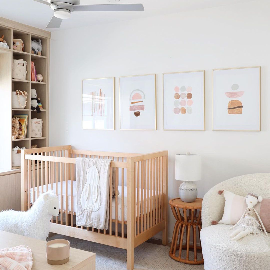 粉红色和白色苗圃