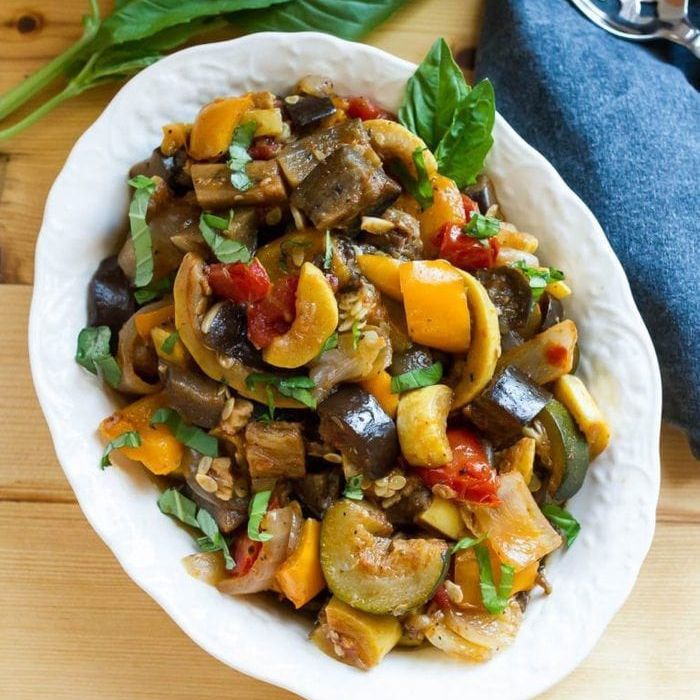 慢炖锅饲料ratatouille.