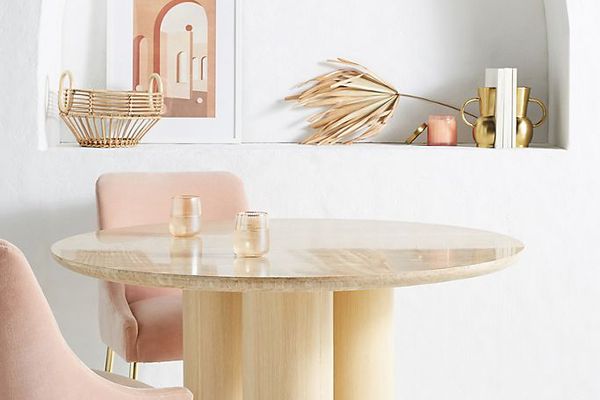 人类学家，安雅，石灰华餐桌