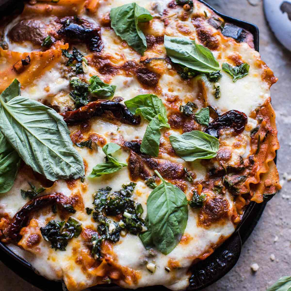 简单的素食烤宽面条