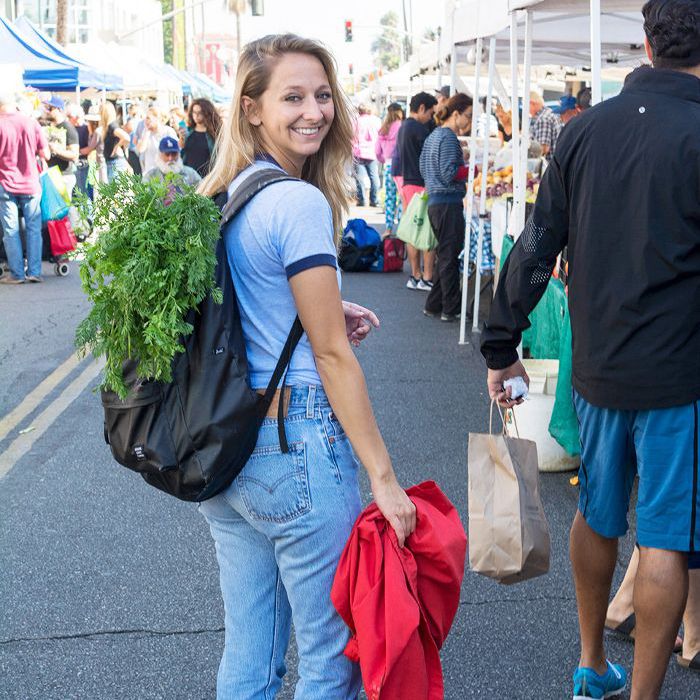 考特尼·斯托勒在圣莫尼卡的农贸市场