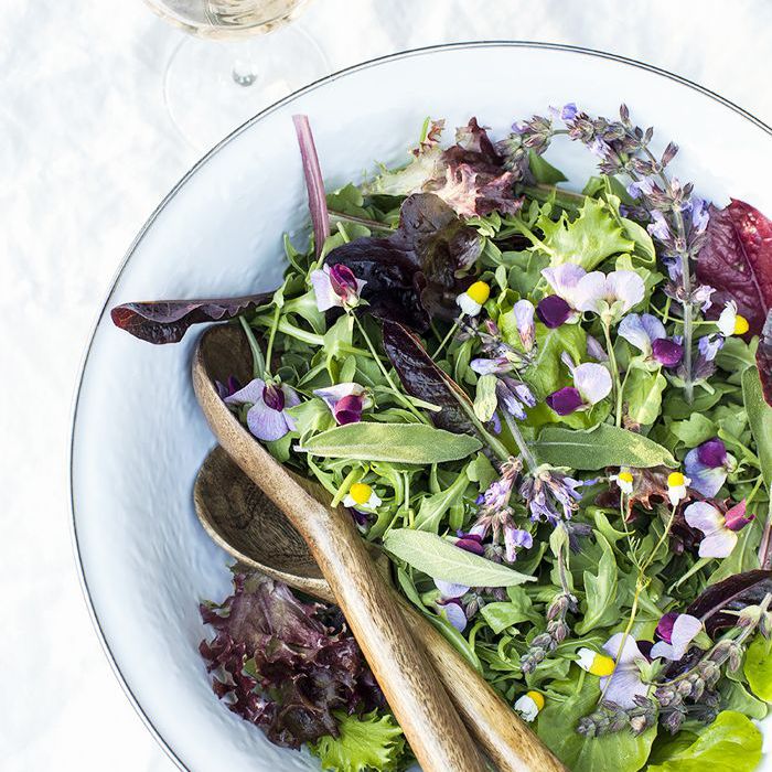 夏季健康的菜肴-豌豆花沙拉