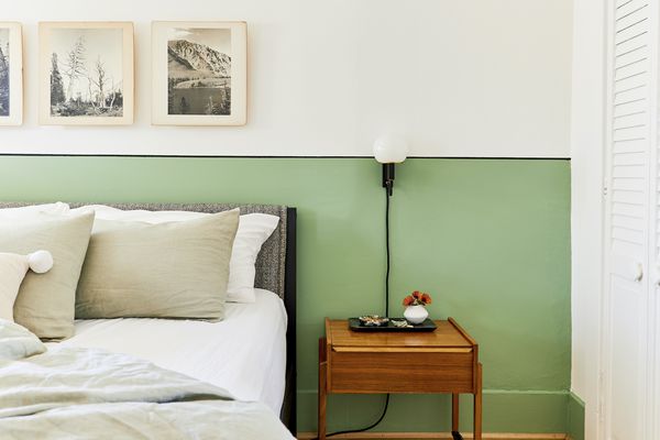 通过Emily Henderson;照片：Sara Tramp;设计：朱莉玫瑰为ehd