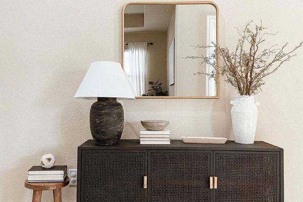 与灯的控制台在上面