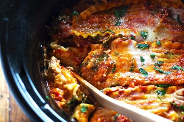 慢炖锅蔬菜烤宽面条