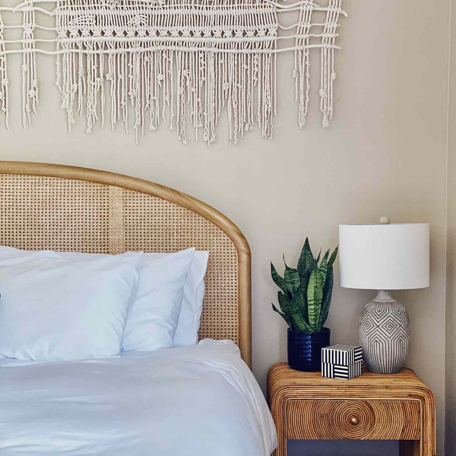 卧室与流苏花边