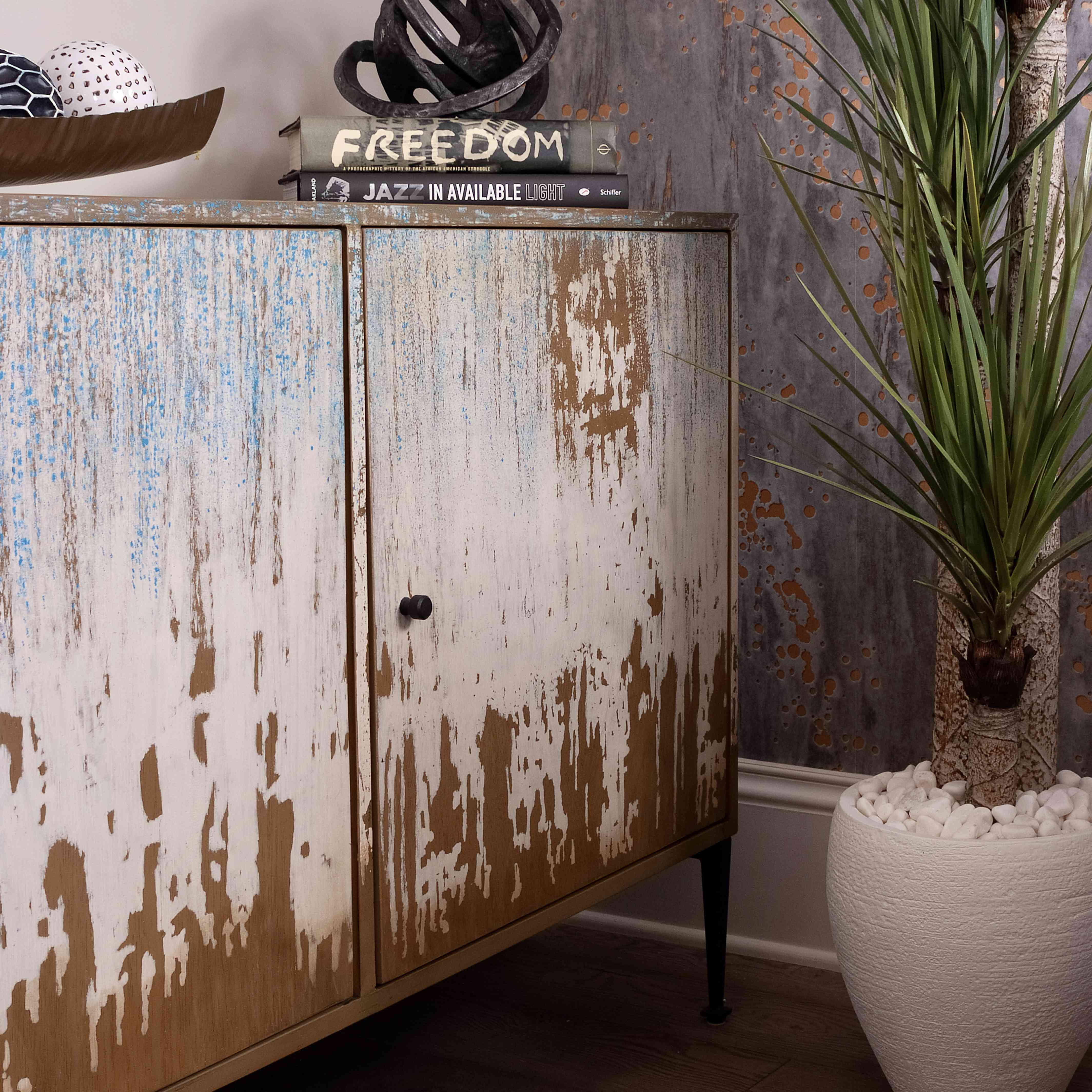 一个房间我永远不会忘记 -  S＆S的室内设计，控制台表与盆栽植物旁边