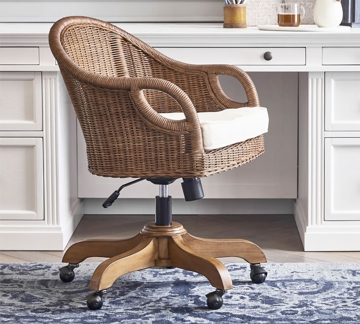 Pottery Barn的温盖特藤转椅办公桌椅
