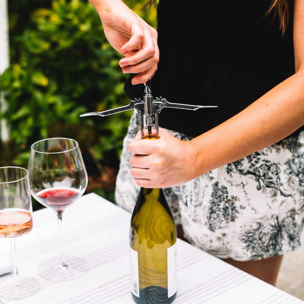 如何判断葡萄酒已经变坏 - 打开一瓶葡萄酒