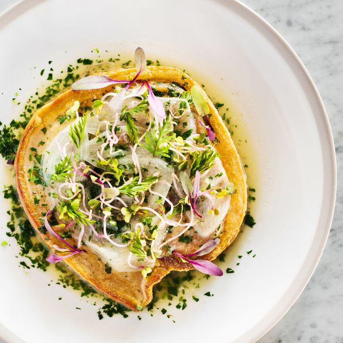 残破的西班牙洛​​杉矶市中心餐厅