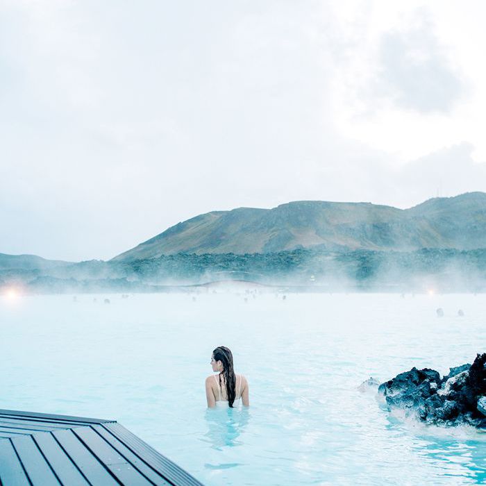 在冰岛的象形蓝色盐水湖