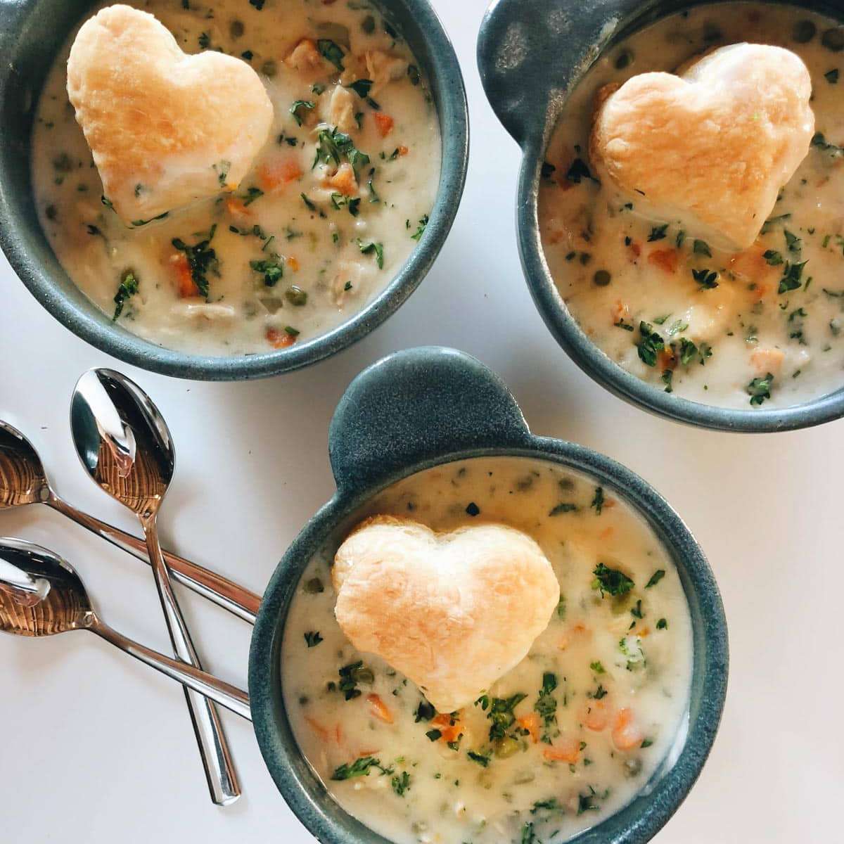 慢炖鸡肉锅馅饼汤