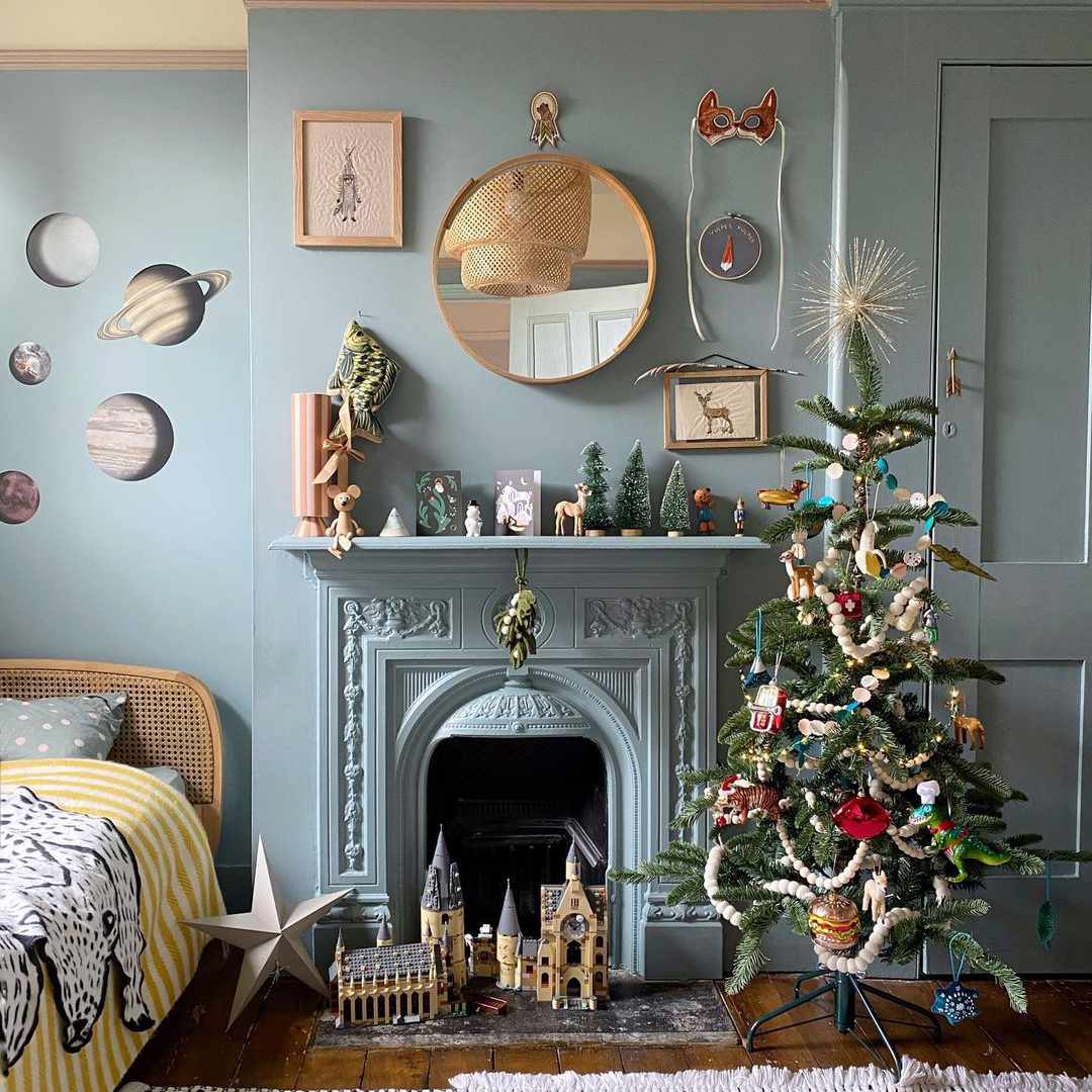 有圣诞树的五颜六色的室