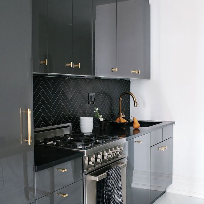 深灰色厨房