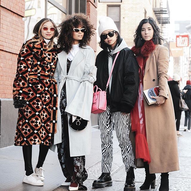 A组四名女谁是朋友的。