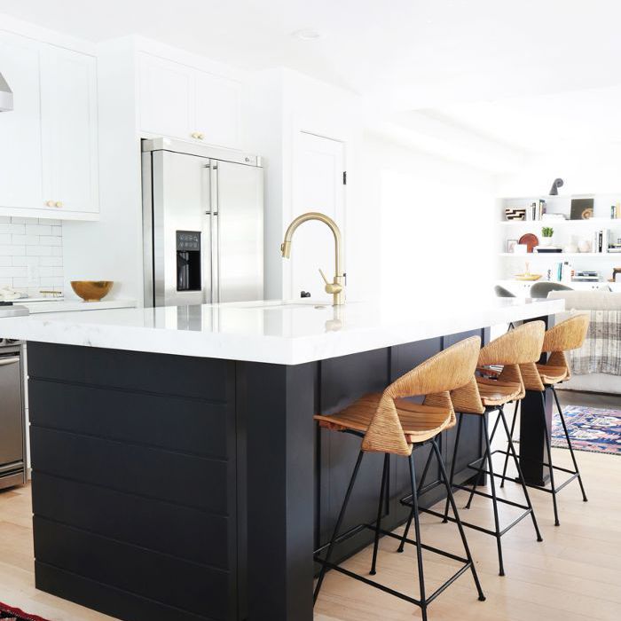 黑色和白色的橱柜