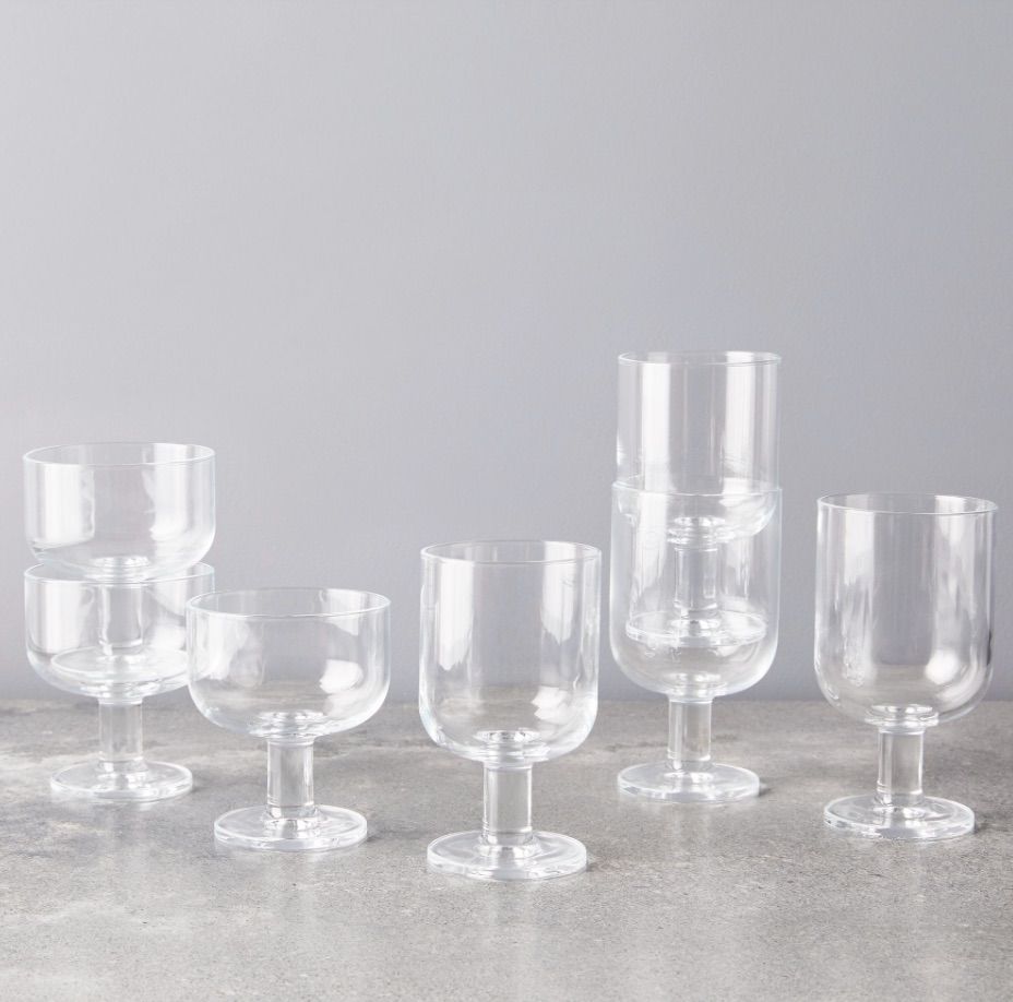 可叠起堆放的酒杯