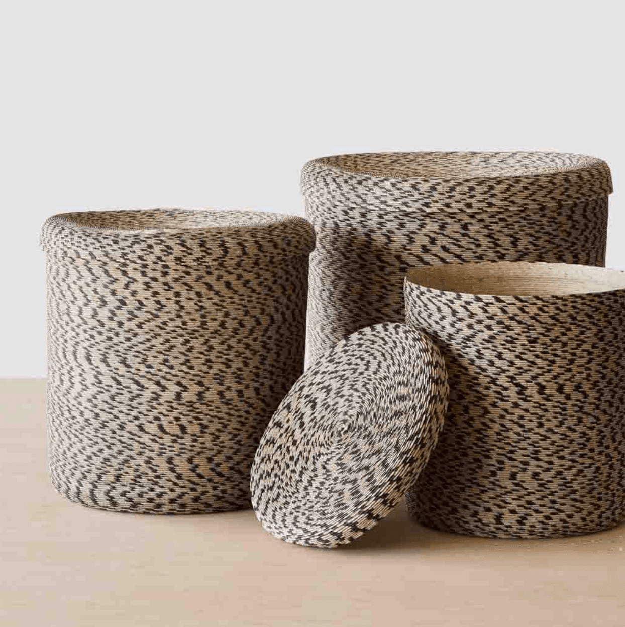 几个编织篮，这些都在《市民》杂志出售