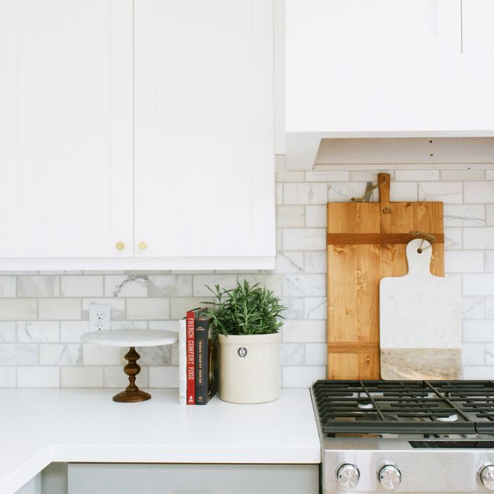 蓝白相间的厨房