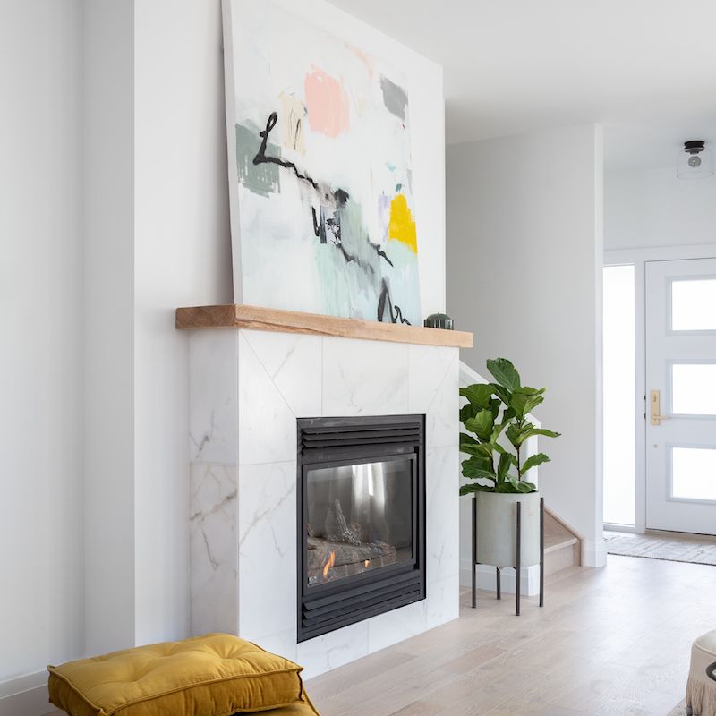 有地板枕头的房间