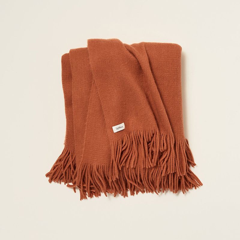 铁锈色的毯子。