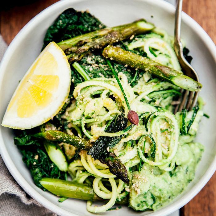 奶油zoodles，作为面条面食免费碳水化合物的替代品。“class=