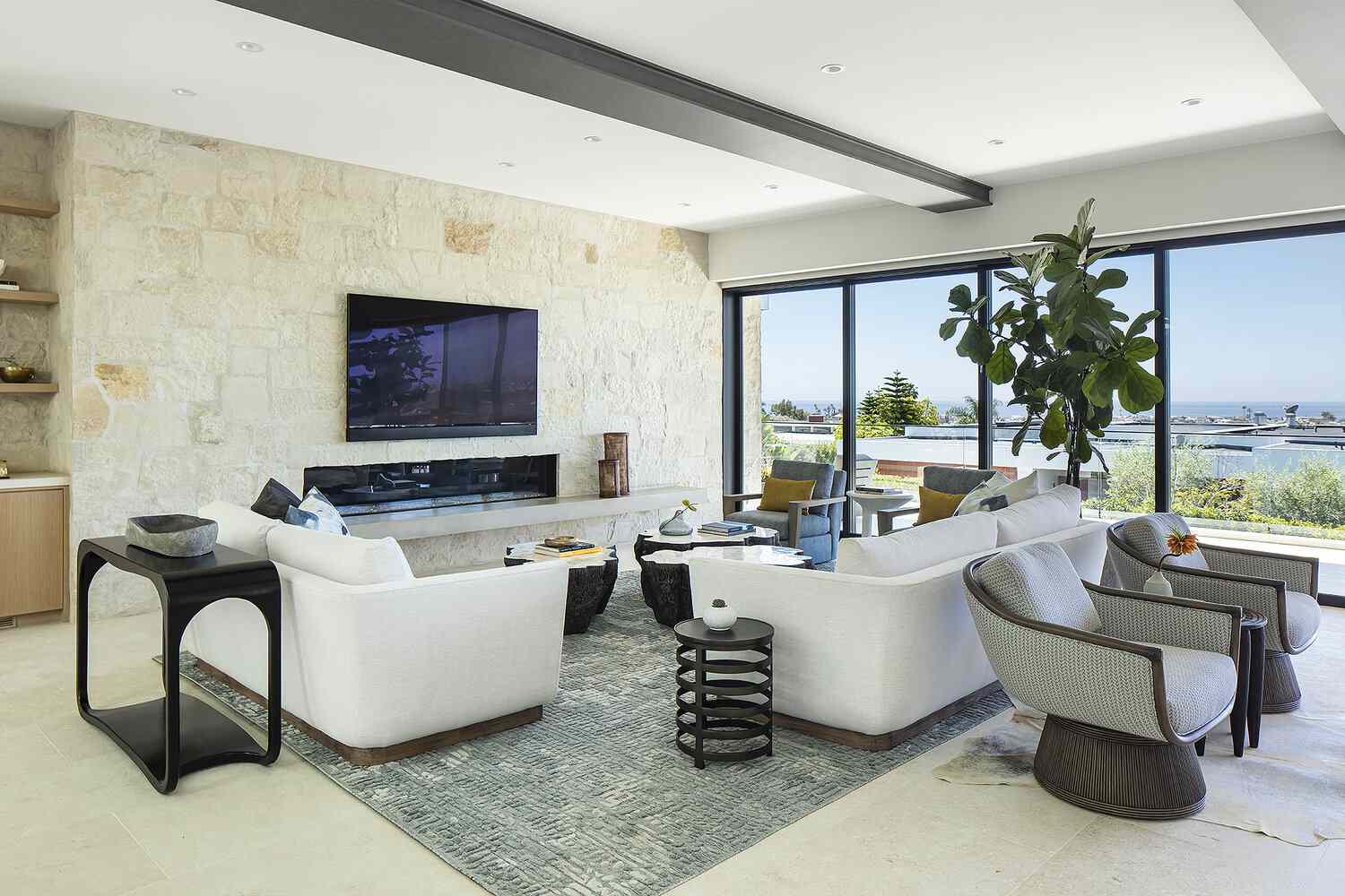 带有小壁炉的现代化房子