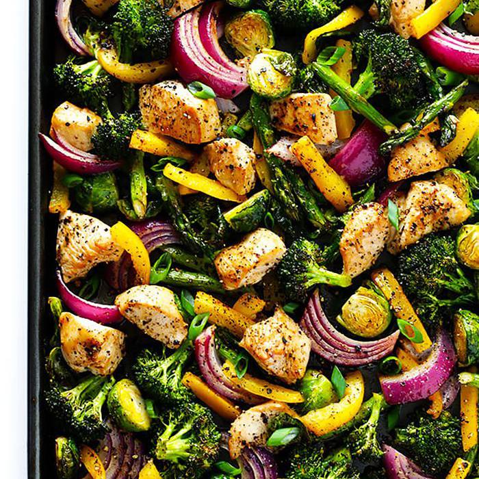 烤盘，鸡肉和蔬菜