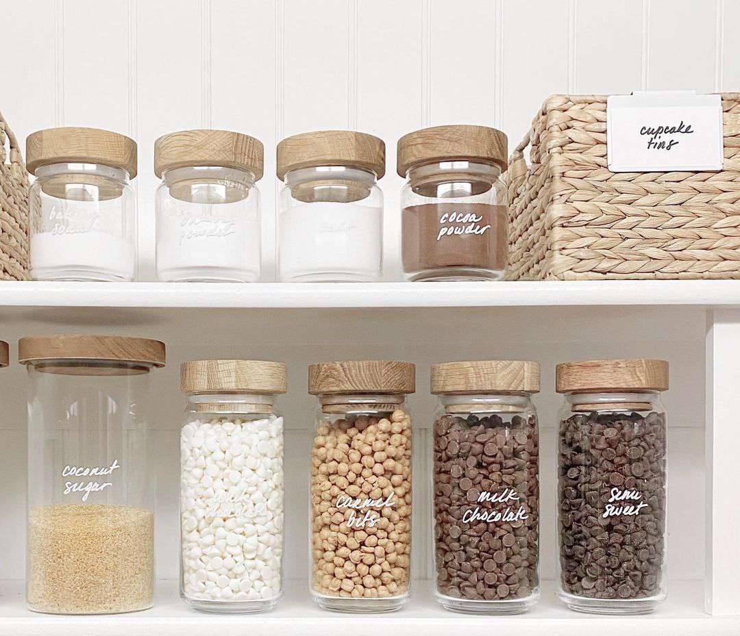 与透明集装箱的储藏室