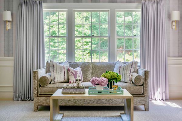 先进的客厅“class=