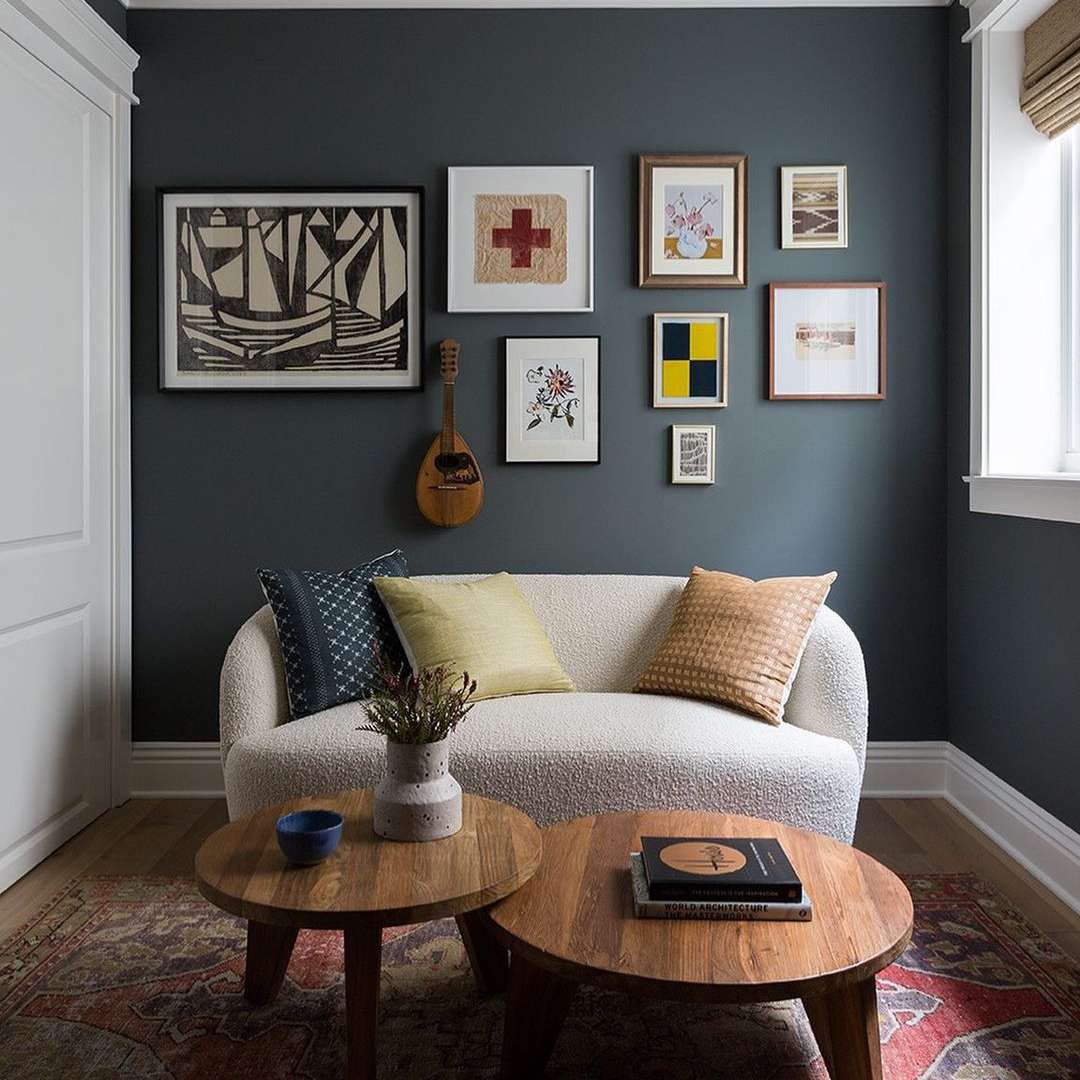 有艺术品的客厅