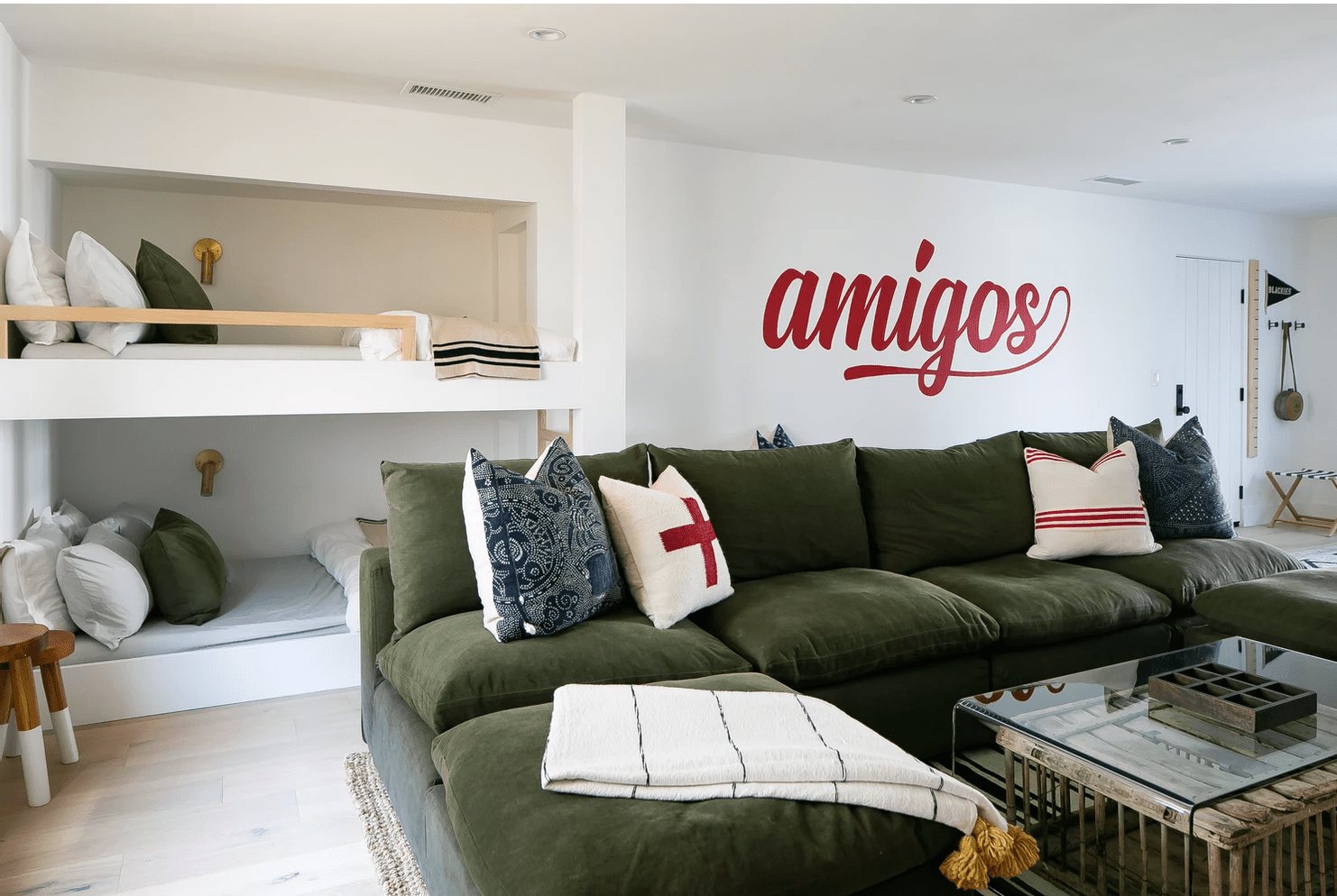 和绿色搭配的颜色