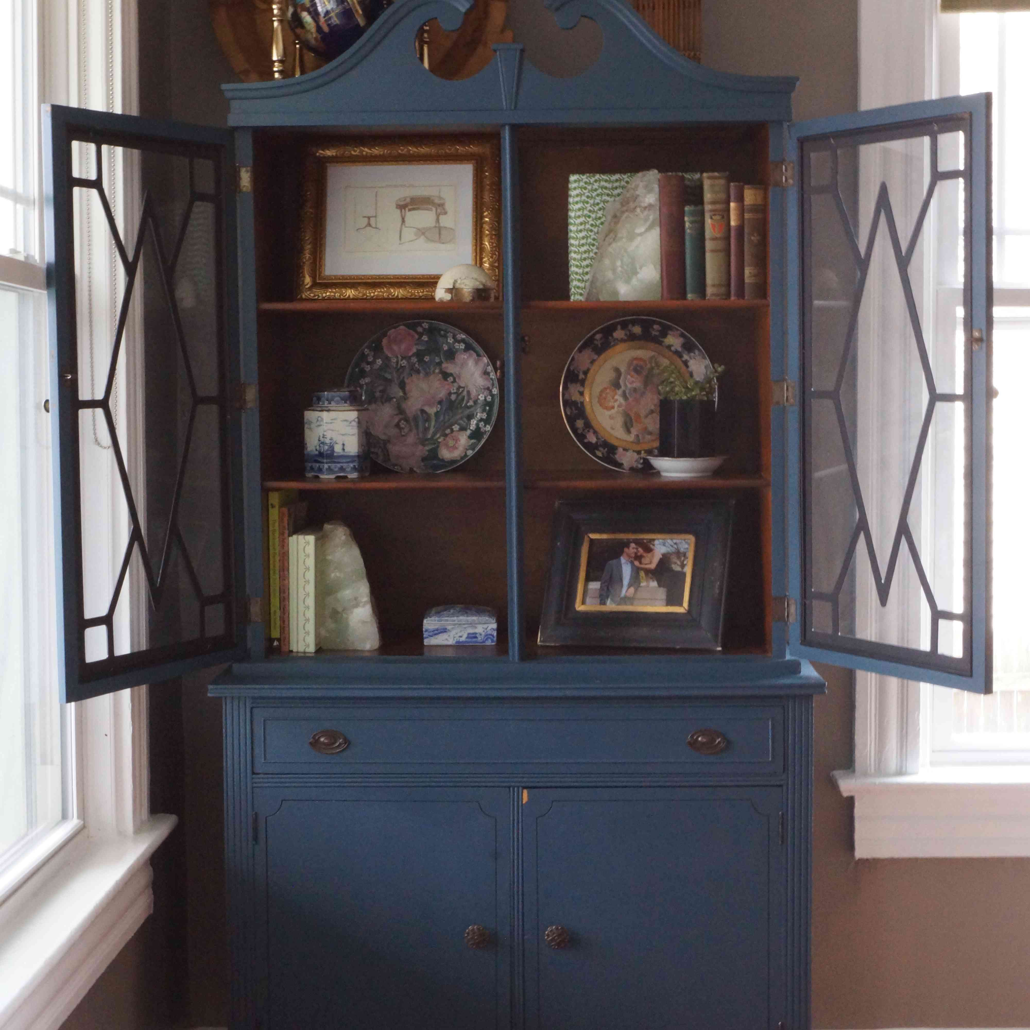 蓝色橱柜在家里