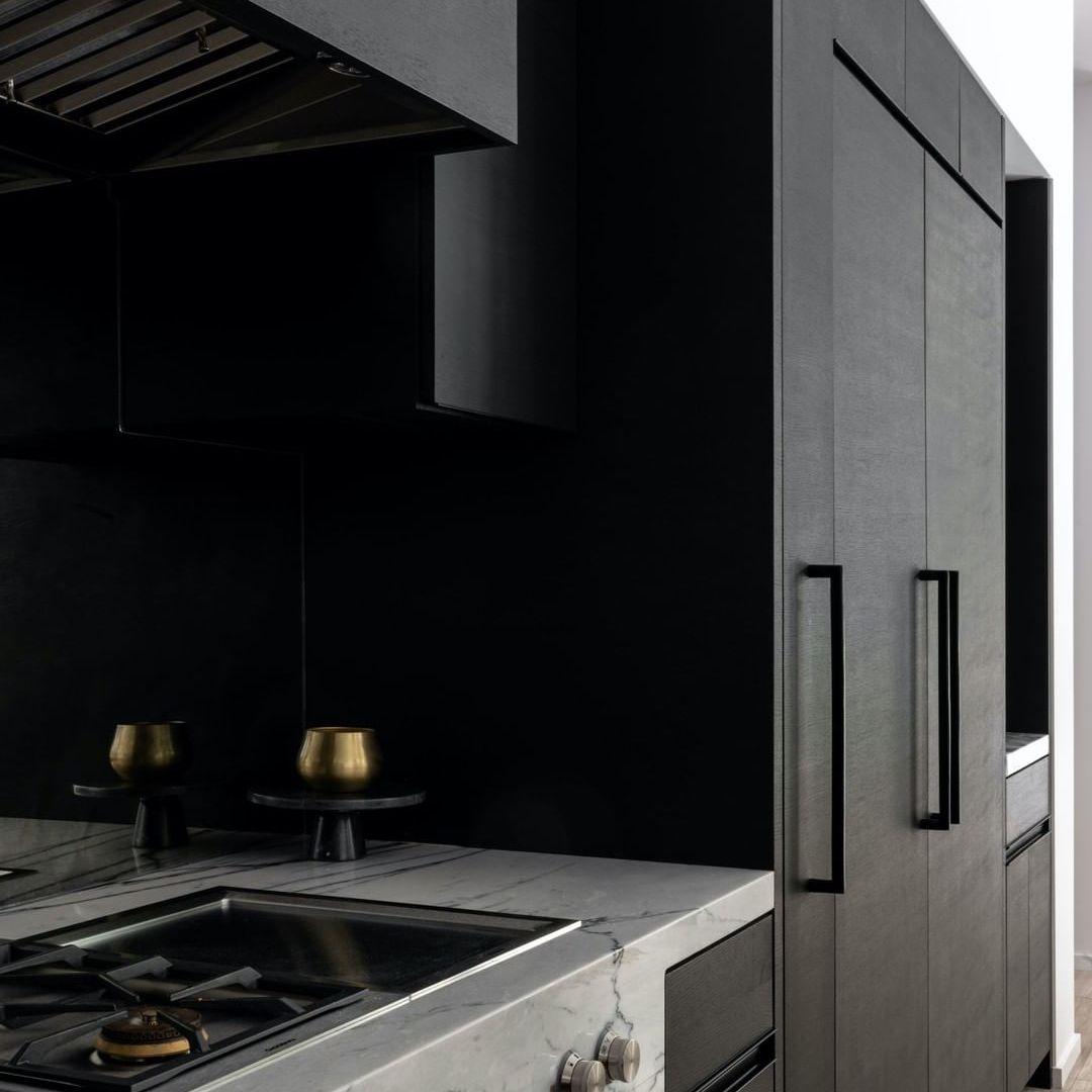 哑光黑漆的厨房