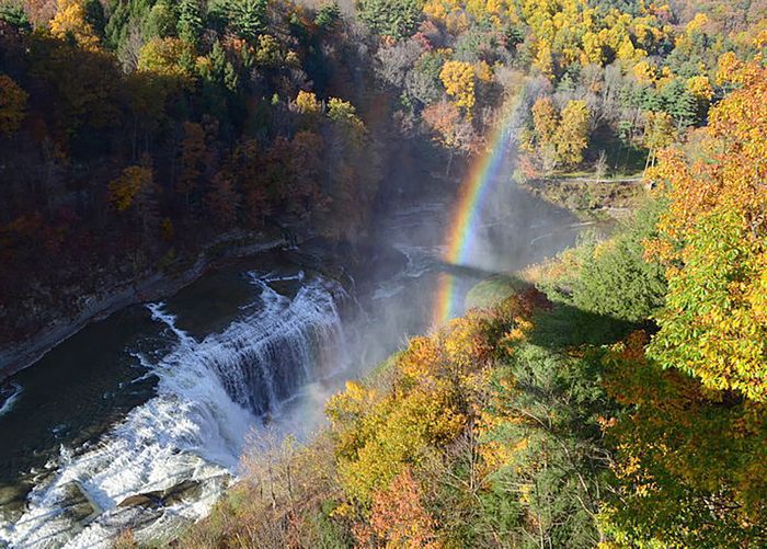 在美国最好的放松假期-莱切沃斯州立公园，纽约