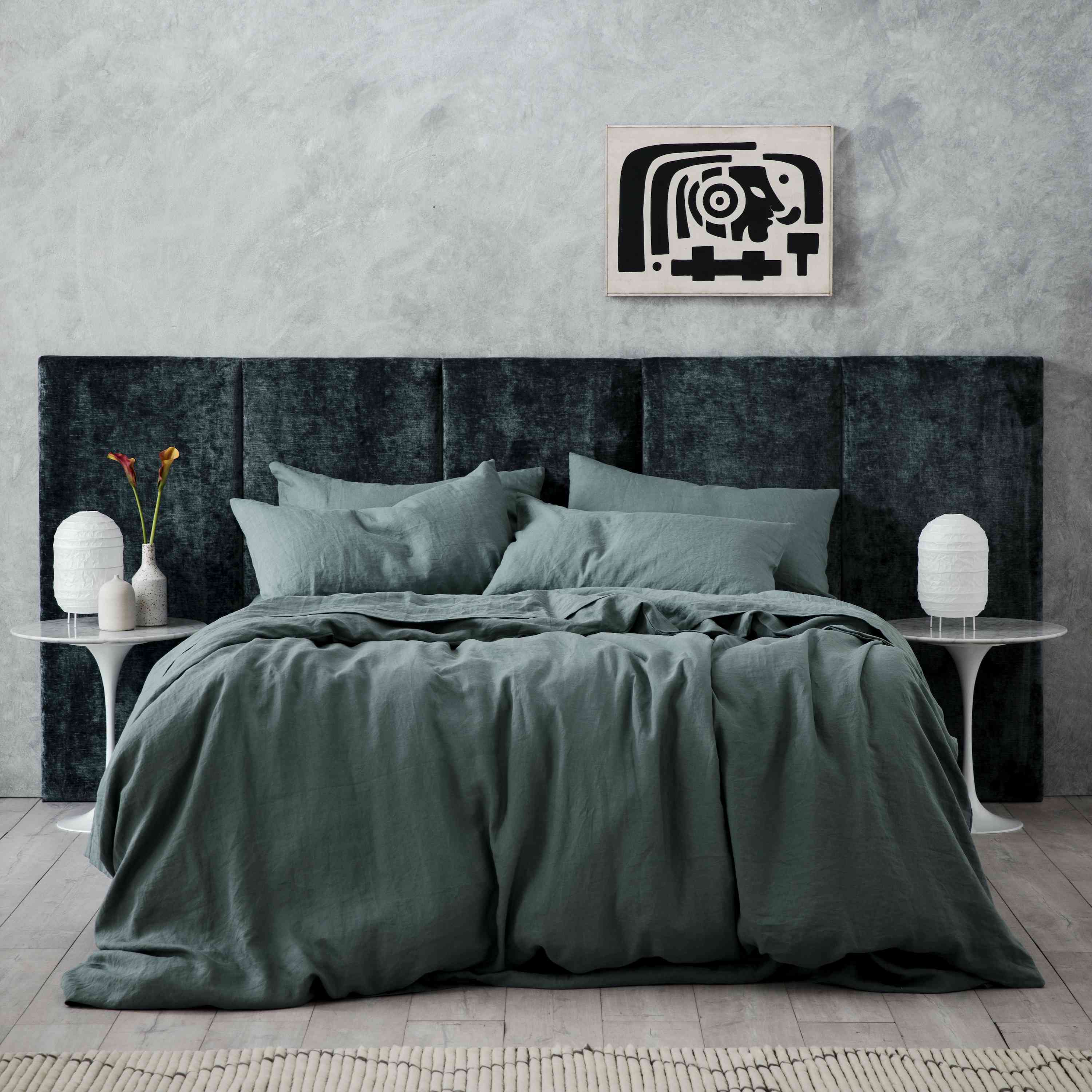 绿色单色卧室。