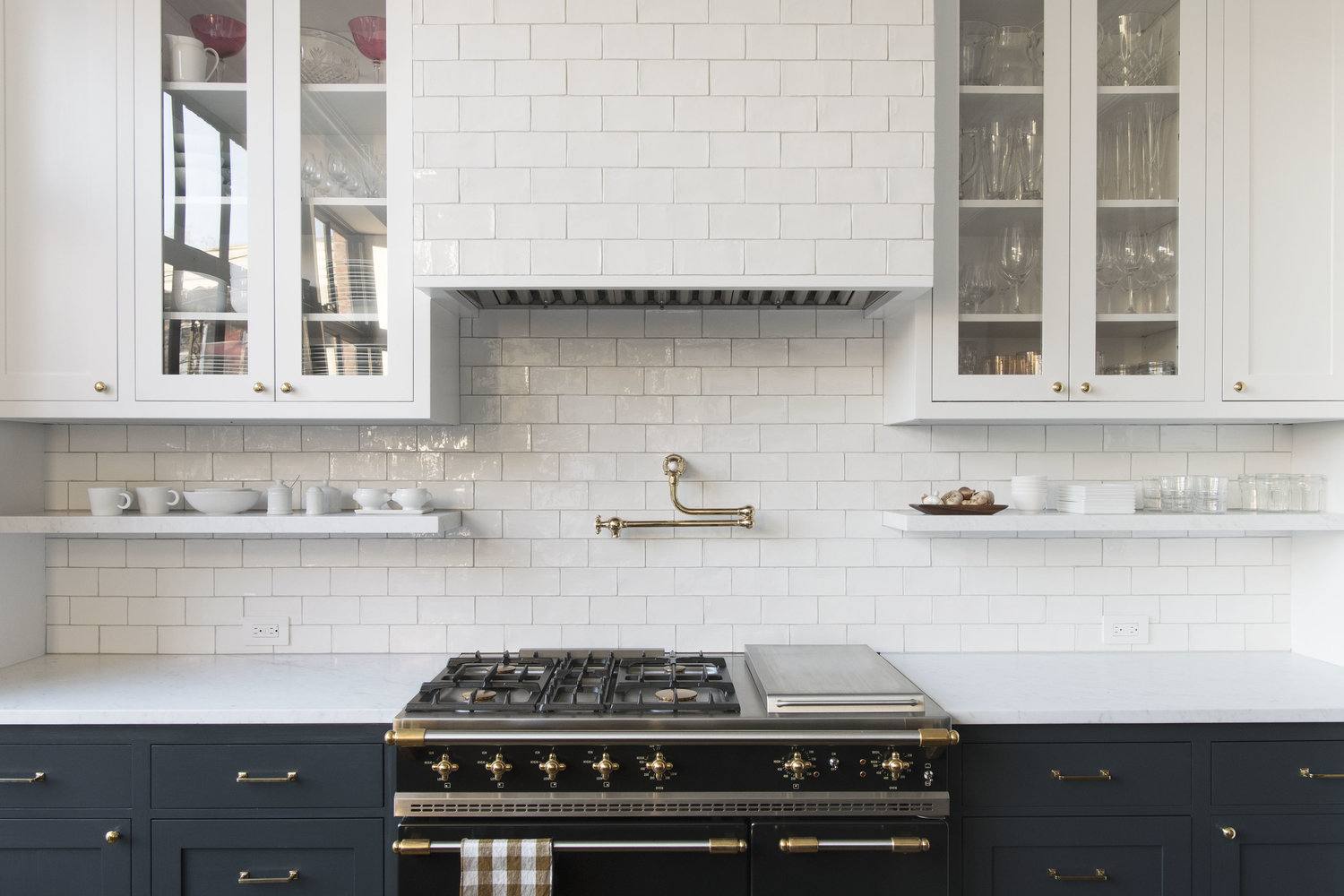 提示钉全黑的厨房趋势伊丽莎白 - 罗伯茨