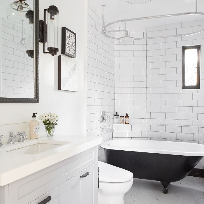 Cococozy现代的主浴室