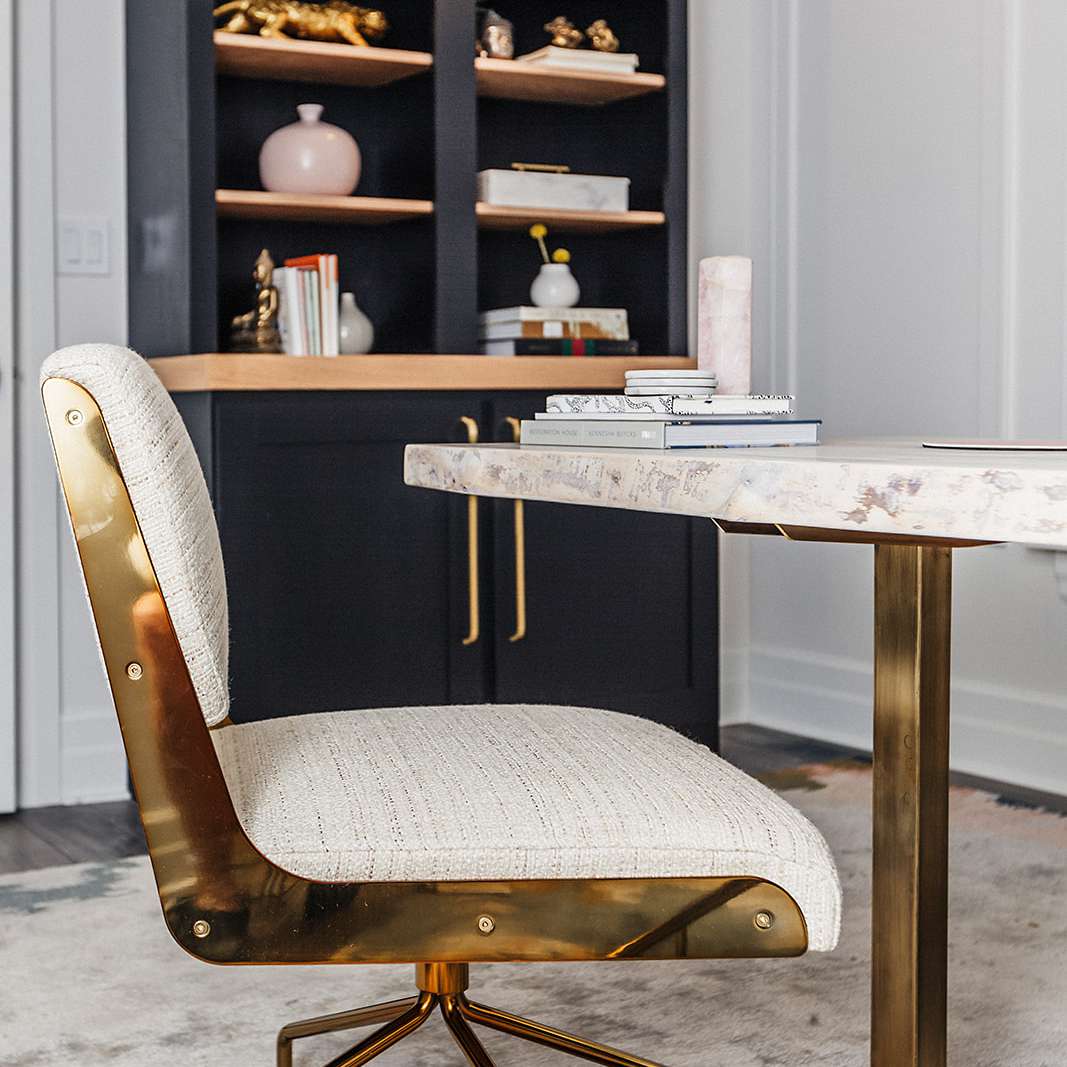 坎迪斯格里芬 - 放样办公室的椅子和书架