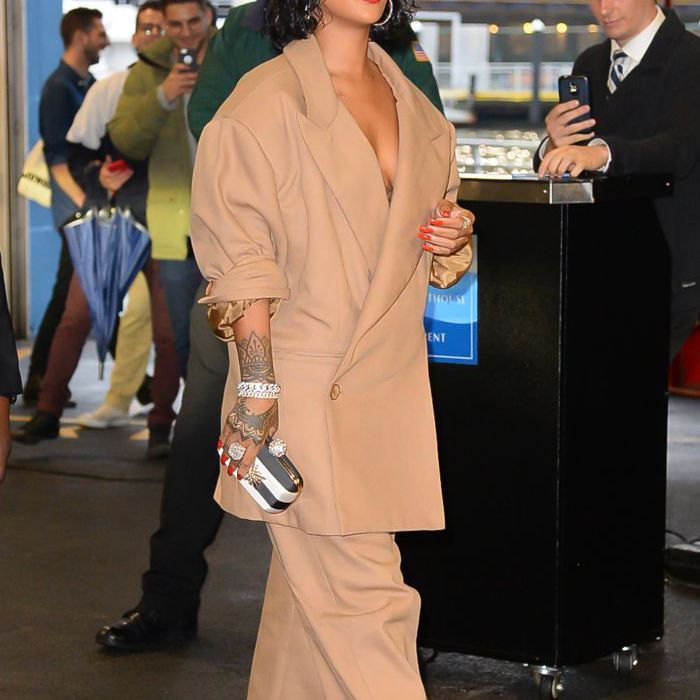 蕾哈娜面试军团