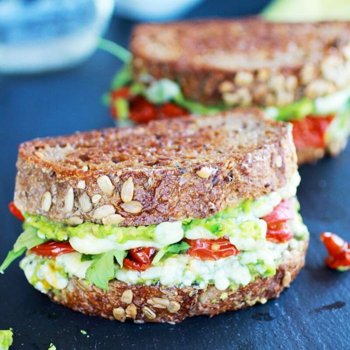 健康的烤奶酪三明治