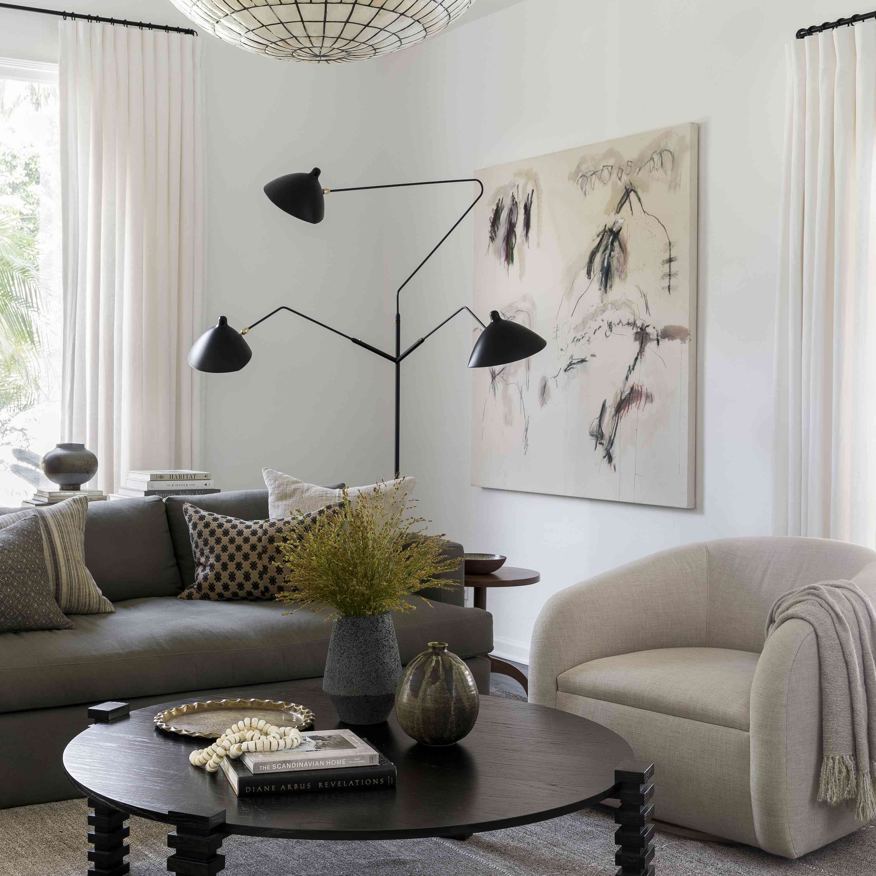 现代艺术装满的客厅